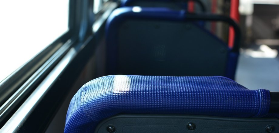 Sitzplätze in einem Linienbus